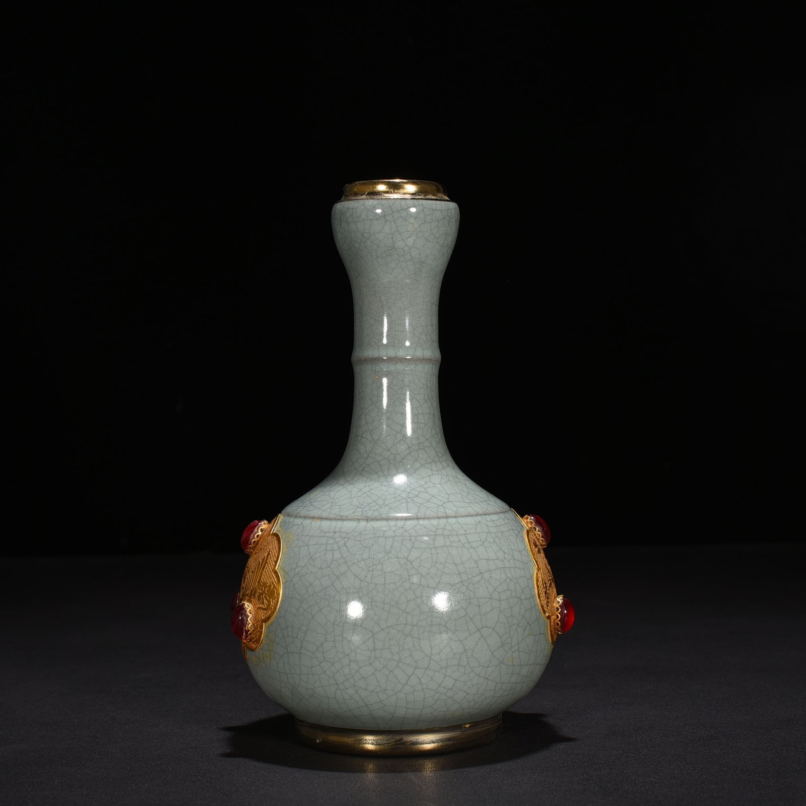 Song Dynasty Ru Kiln A garlic-shaped vase in the first year of Chongning