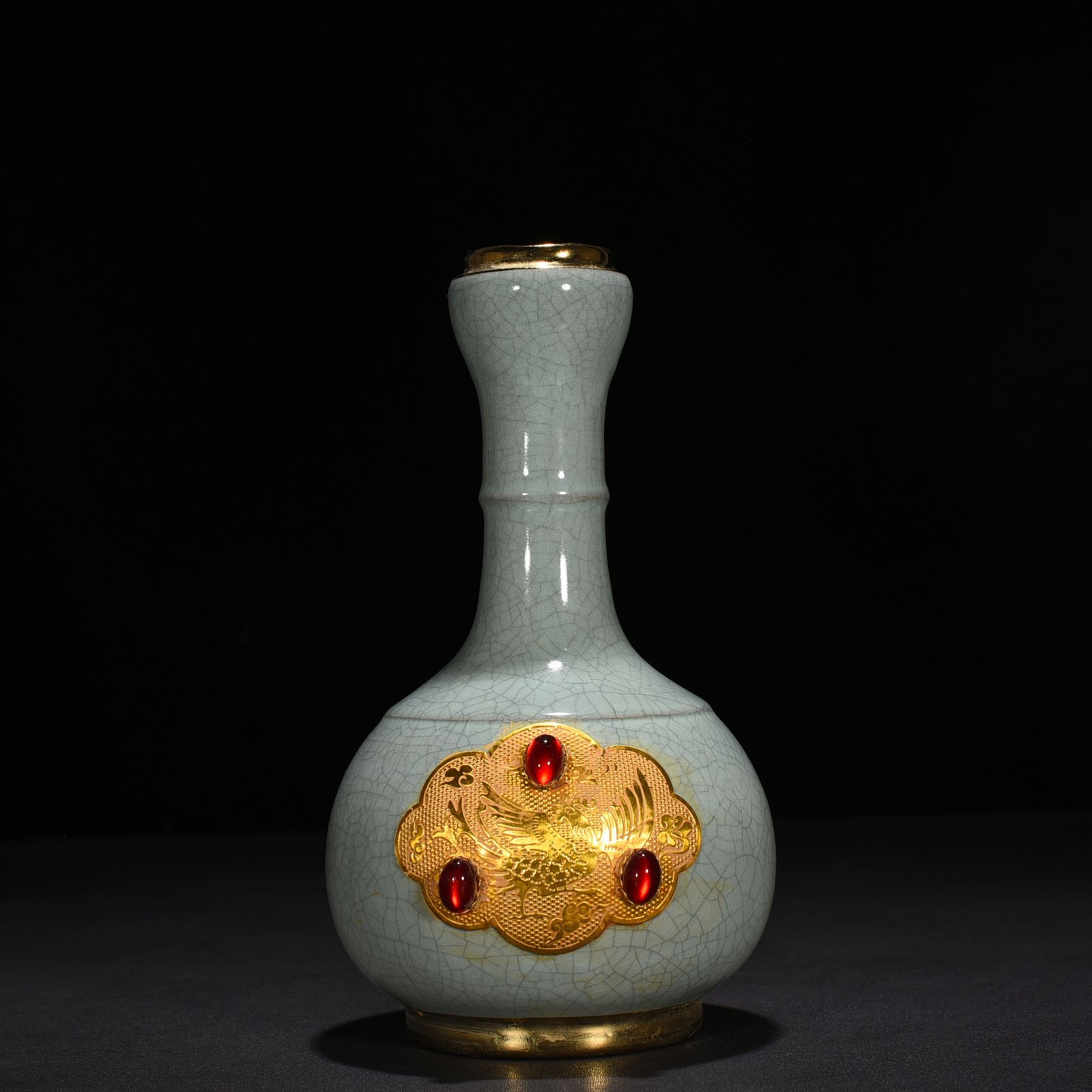 Song Dynasty Ru Kiln A garlic-shaped vase in the first year of Chongning