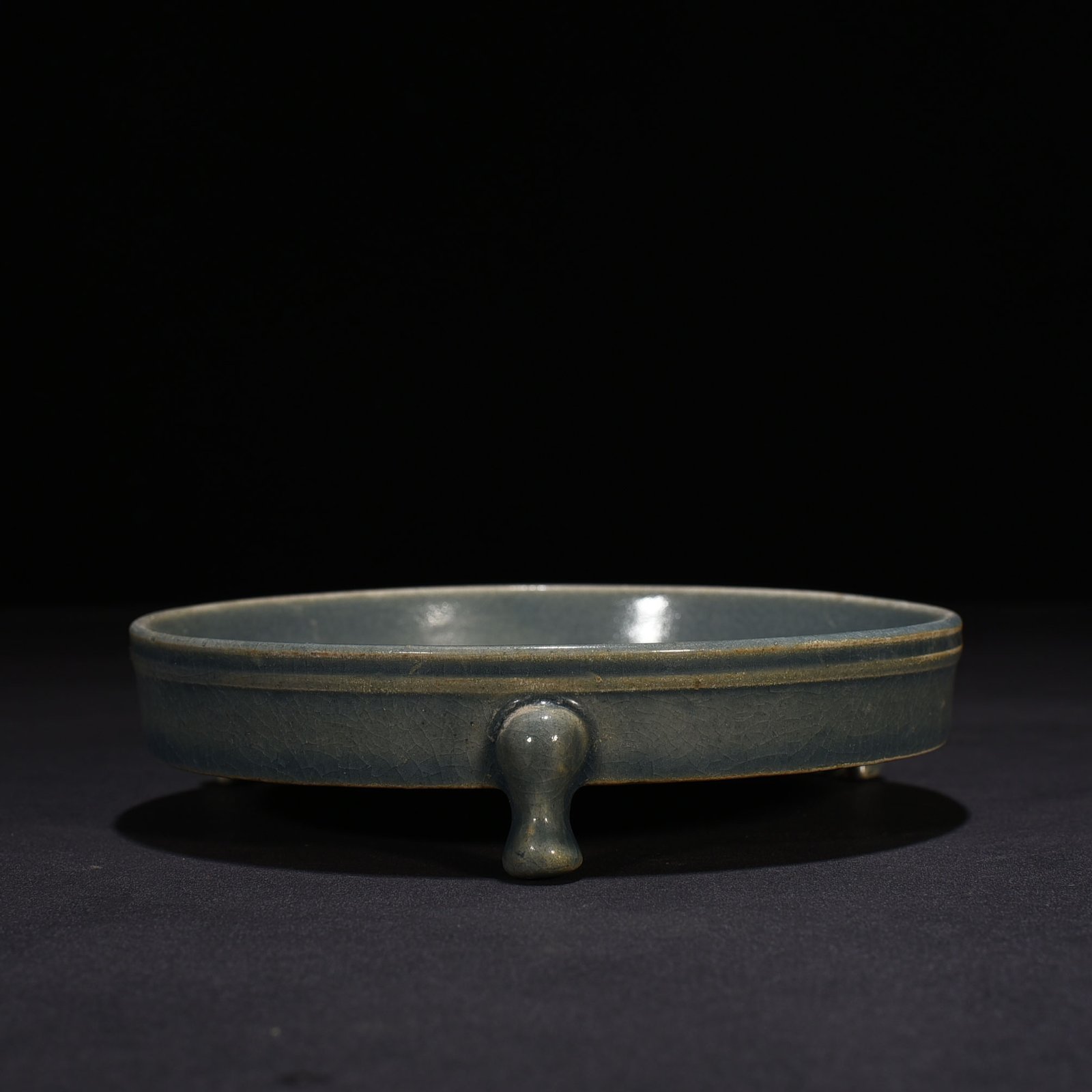 Song Dynasty Ru kiln miner Ru three-legged wash
