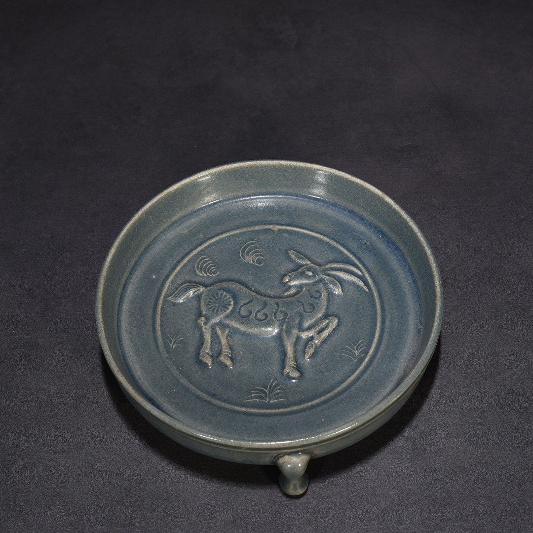 Song Dynasty Ru kiln miner Ru three-legged wash