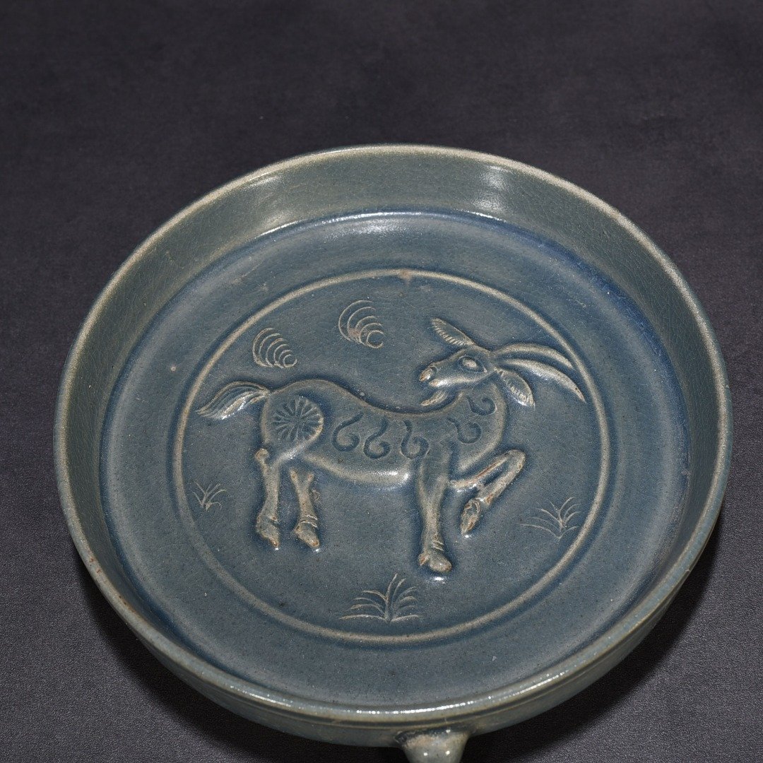 Song Dynasty Ru kiln miner Ru three-legged wash