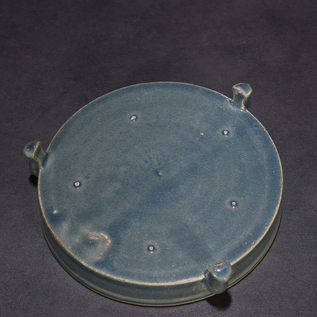 Song Dynasty Ru kiln miner Ru three-legged wash