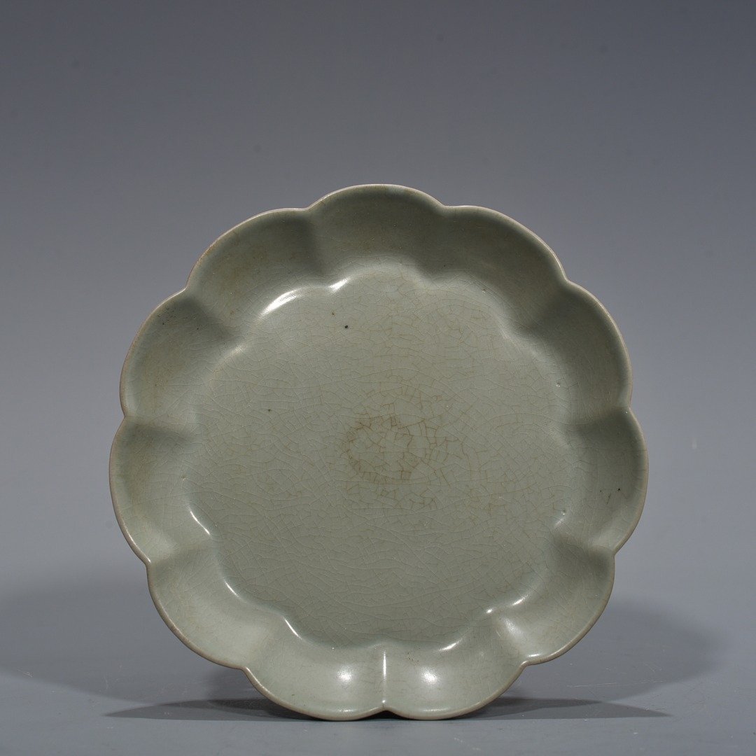 Song Dynasty Ru kiln sunflower mouth plate