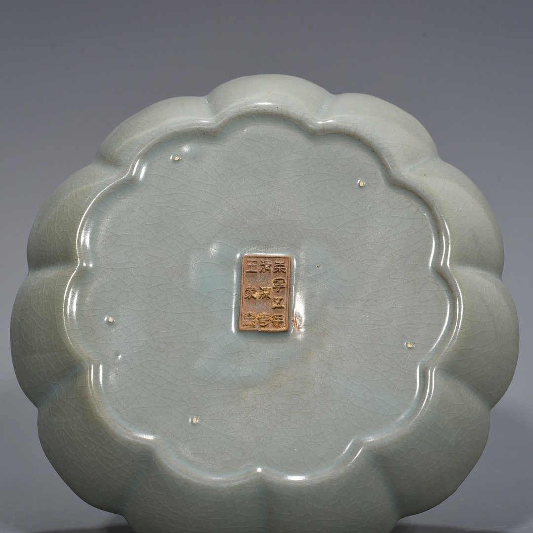 Song Dynasty Ru kiln sunflower mouth plate