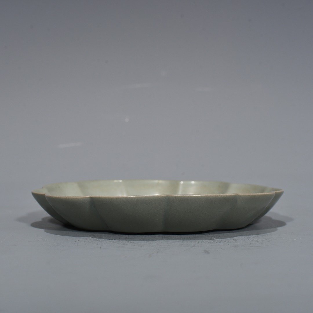 Song Dynasty Ru kiln sunflower mouth plate
