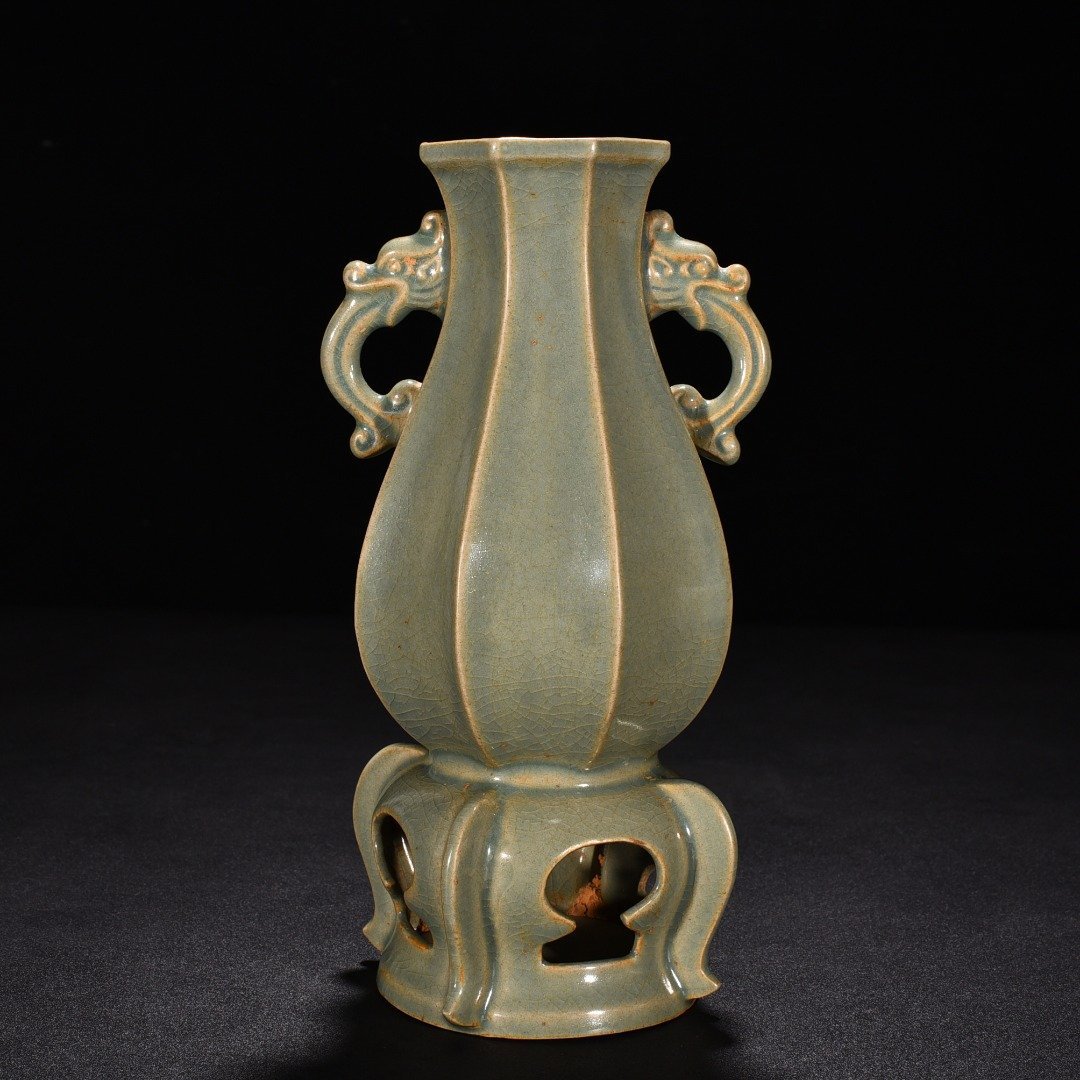 Song Dynasty Ru kiln gray celadon glaze double-eared vase