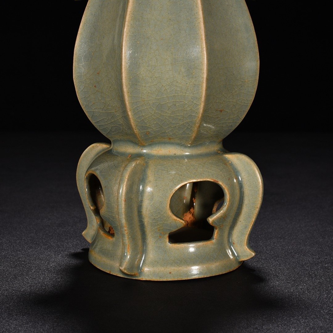 Song Dynasty Ru kiln gray celadon glaze double-eared vase
