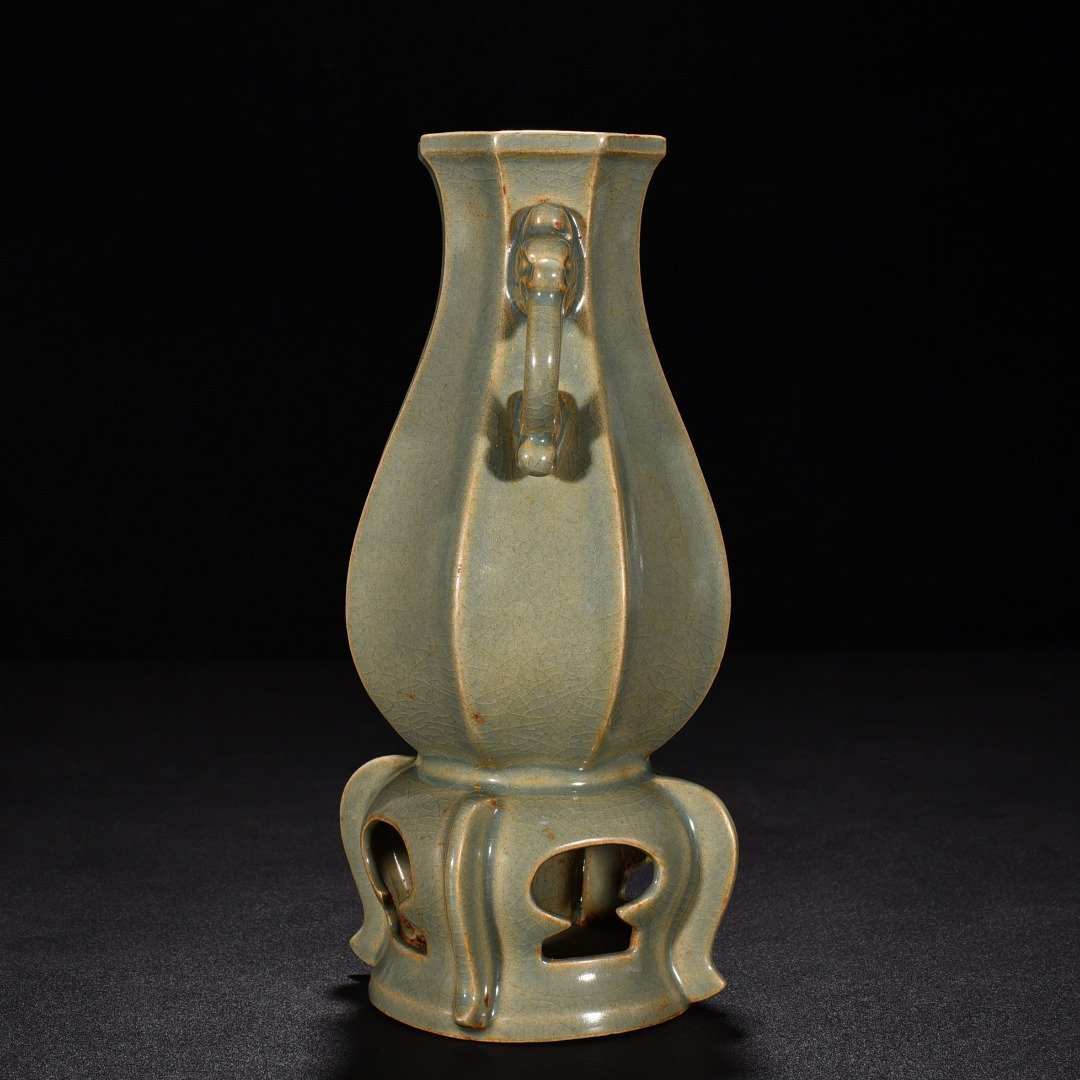 Song Dynasty Ru kiln gray celadon glaze double-eared vase