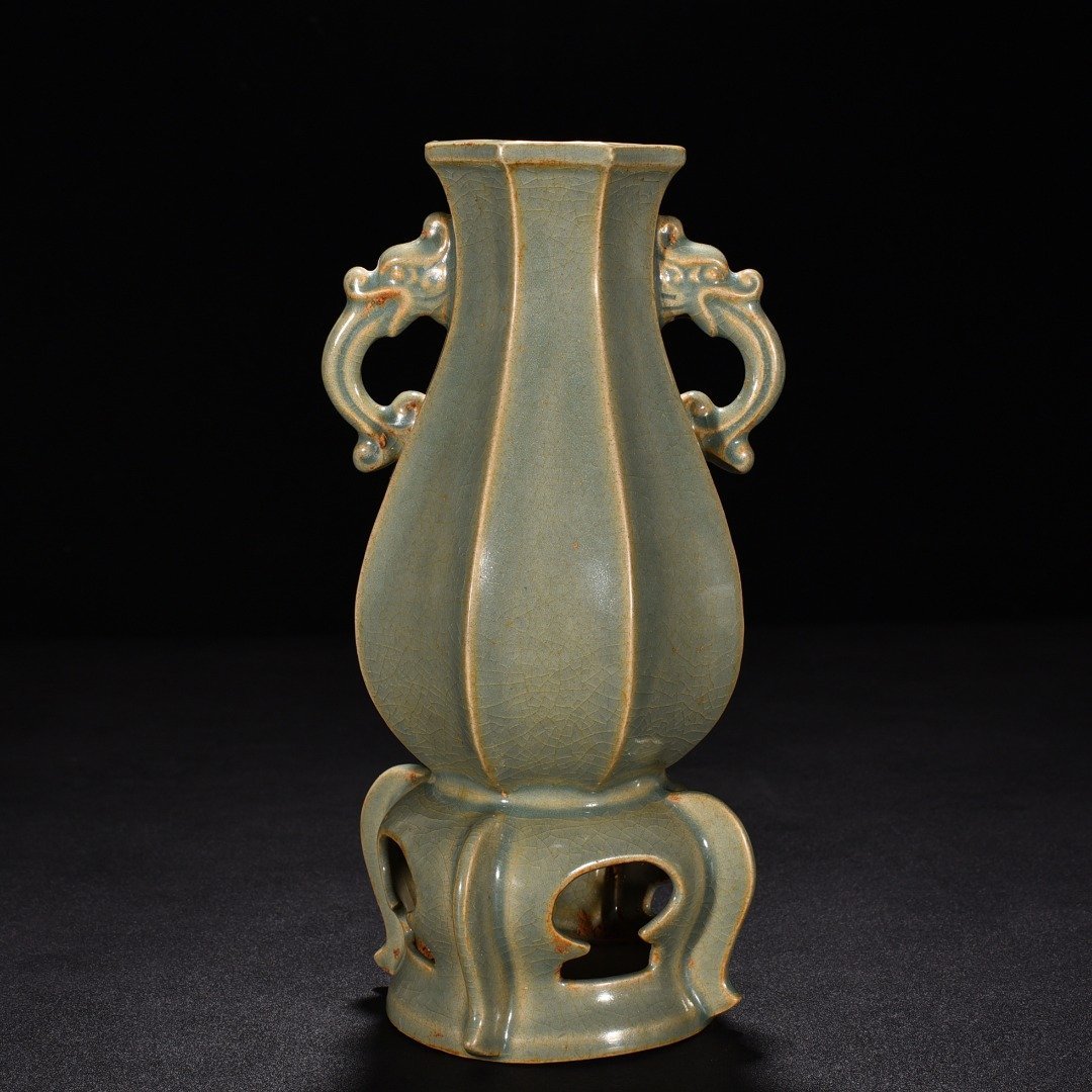 Song Dynasty Ru kiln gray celadon glaze double-eared vase
