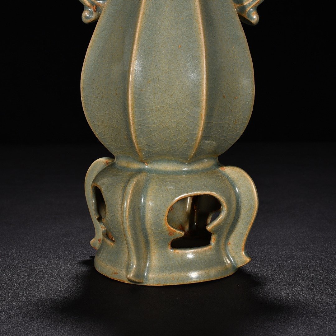 Song Dynasty Ru kiln gray celadon glaze double-eared vase