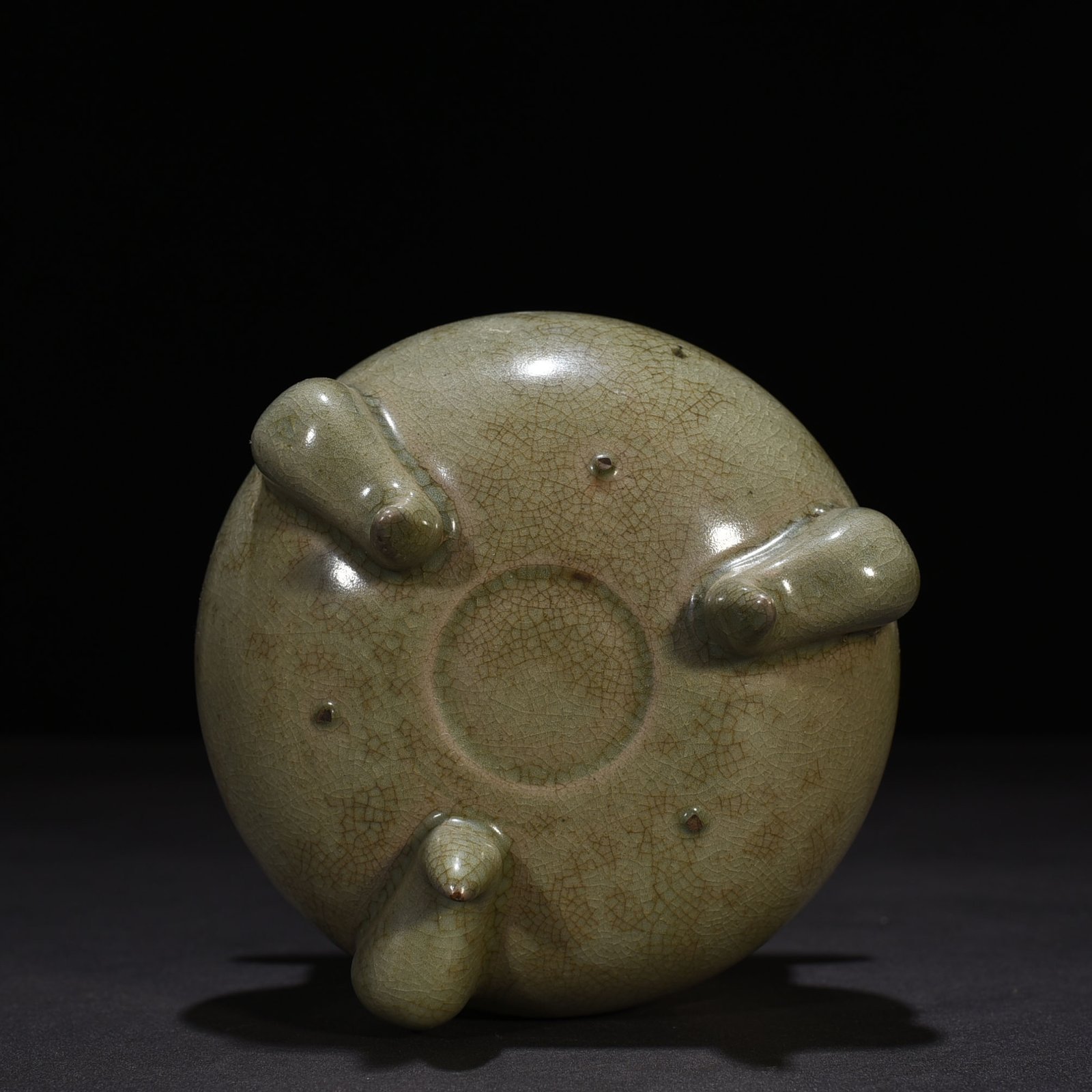Song Dynasty Ru kiln green glazed three-legged furnace