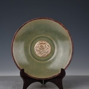 Song Dynasty Ru kiln bean green glaze plate covered with gold