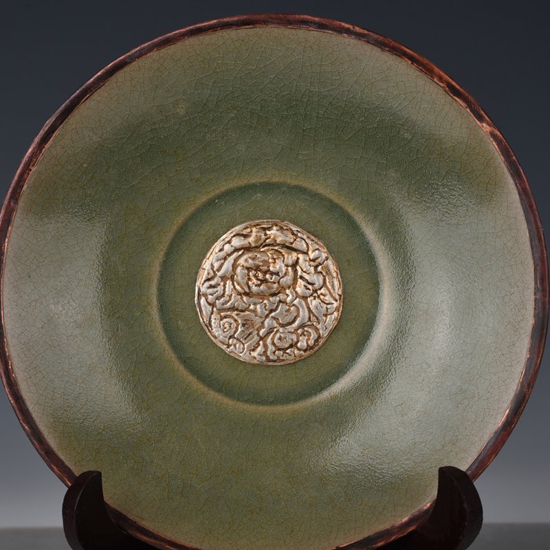 Song Dynasty Ru kiln bean green glaze plate covered with gold