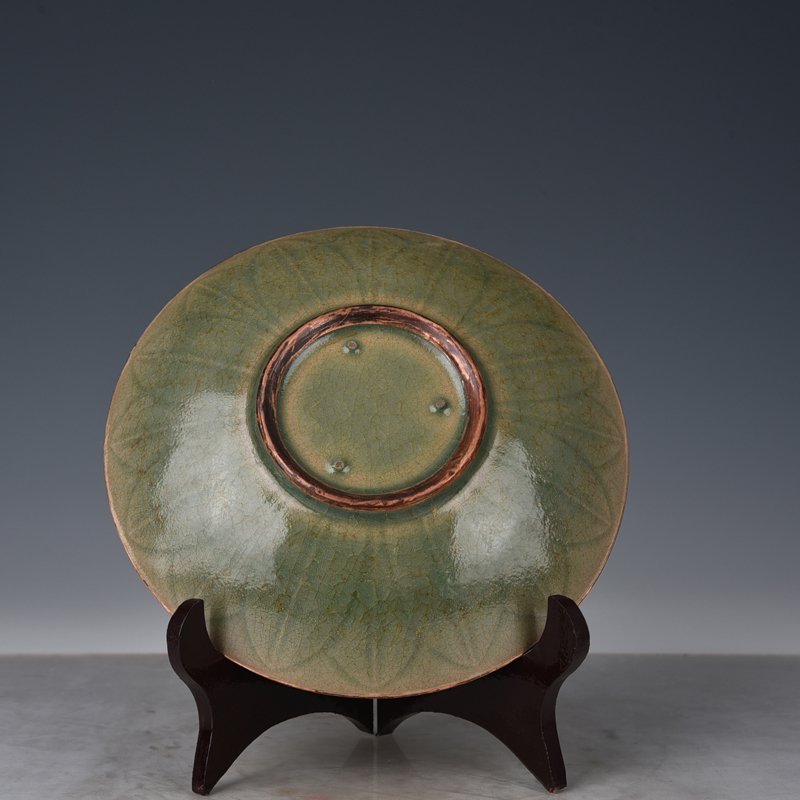 Song Dynasty Ru kiln bean green glaze plate covered with gold