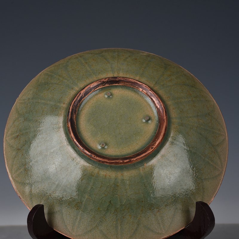 Song Dynasty Ru kiln bean green glaze plate covered with gold
