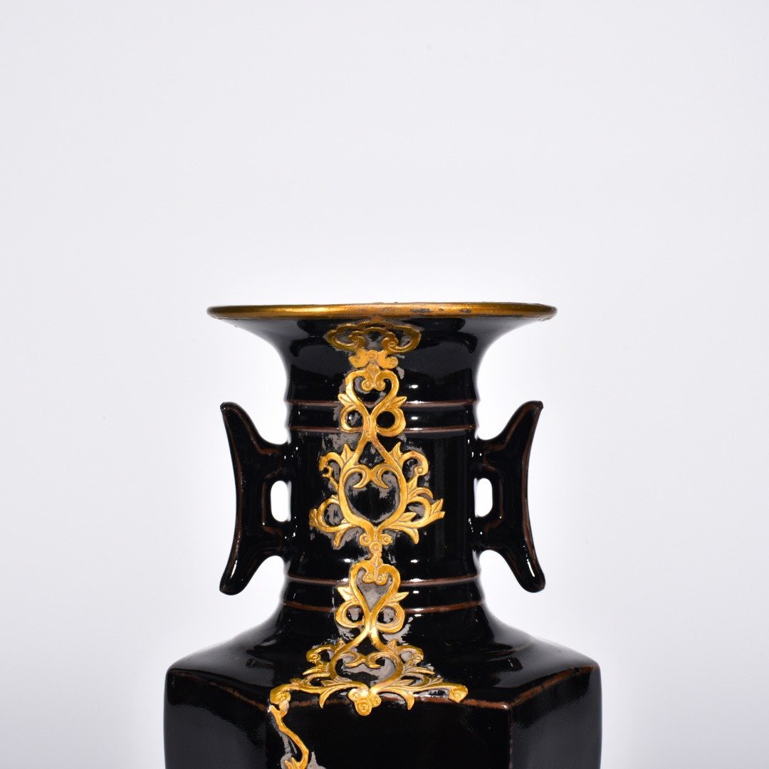 Song Dynasty Ru Kiln Black-glazed six-sided halberd vase