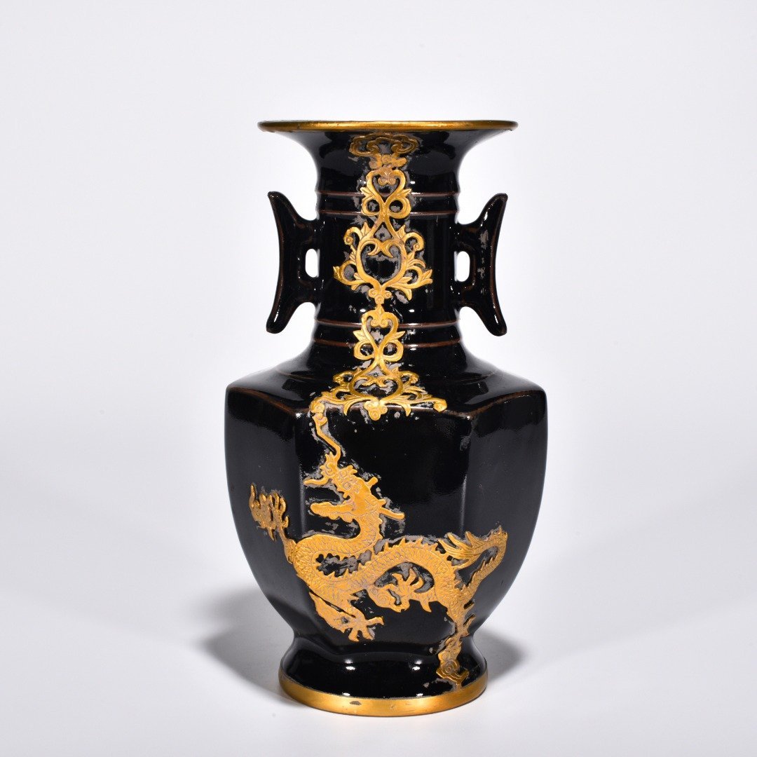 Song Dynasty Ru Kiln Black-glazed six-sided halberd vase
