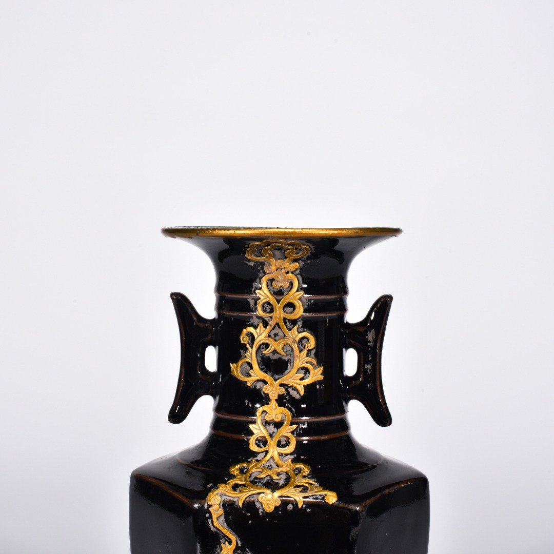 Song Dynasty Ru Kiln Black-glazed six-sided halberd vase