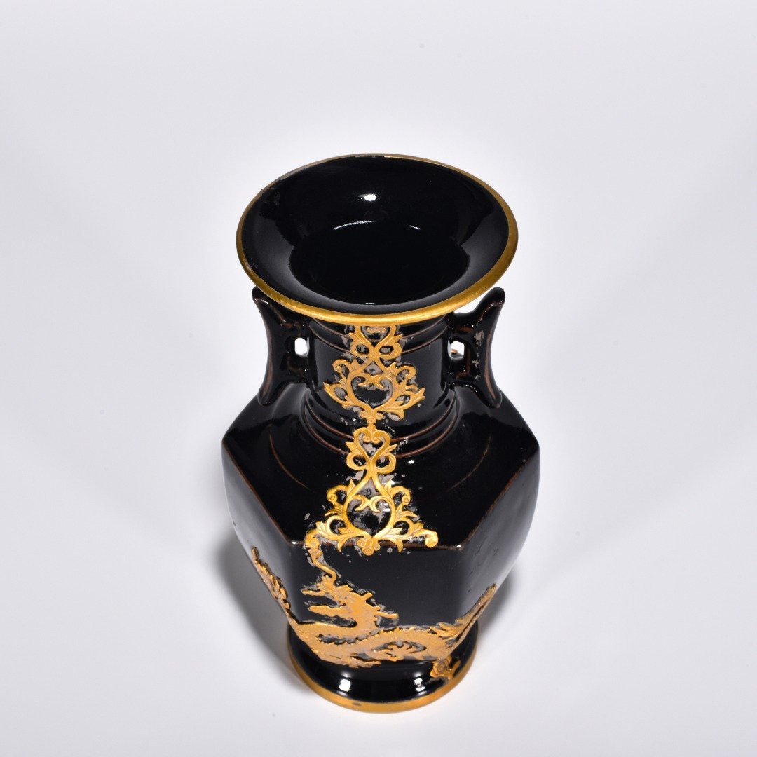 Song Dynasty Ru Kiln Black-glazed six-sided halberd vase