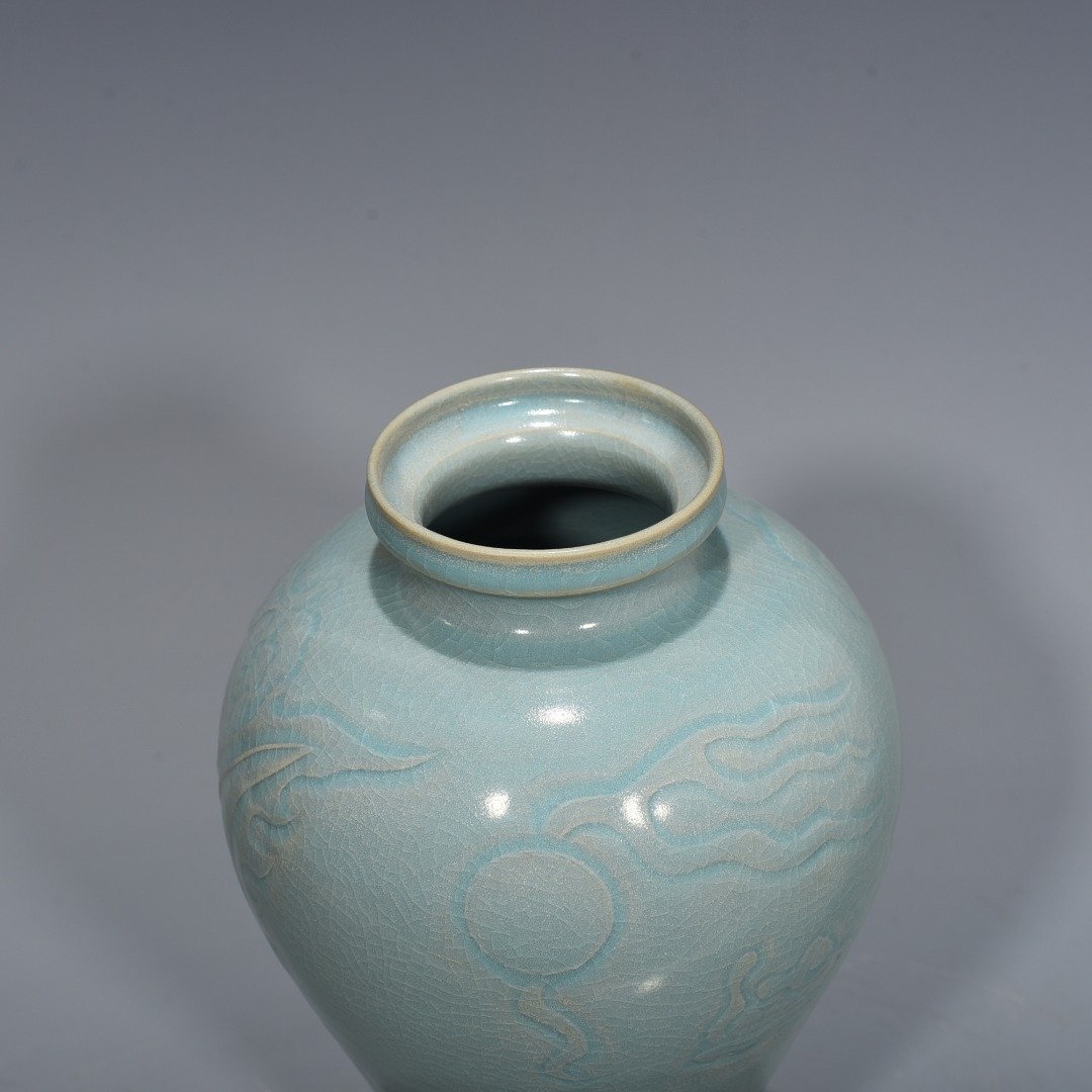 Song Dynasty A wide-mouth plum vase with azure glaze and carved dragon