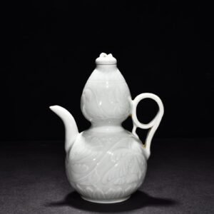 Song Dynasty Hutian kiln shadow-green gourd pot with peony flower pattern