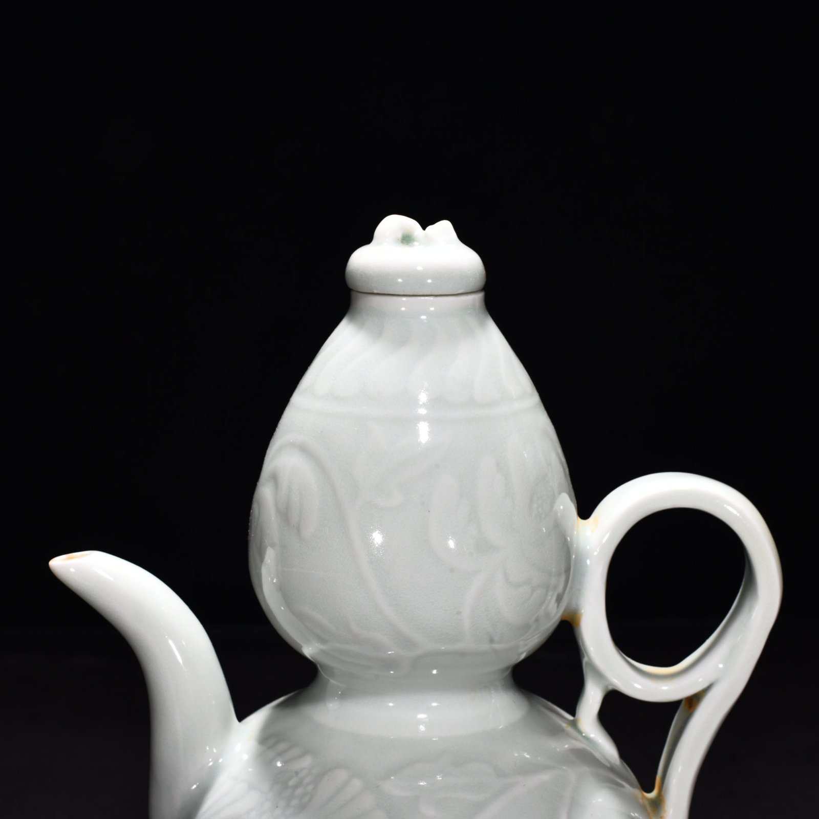 Song Dynasty Hutian kiln shadow-green gourd pot with peony flower pattern