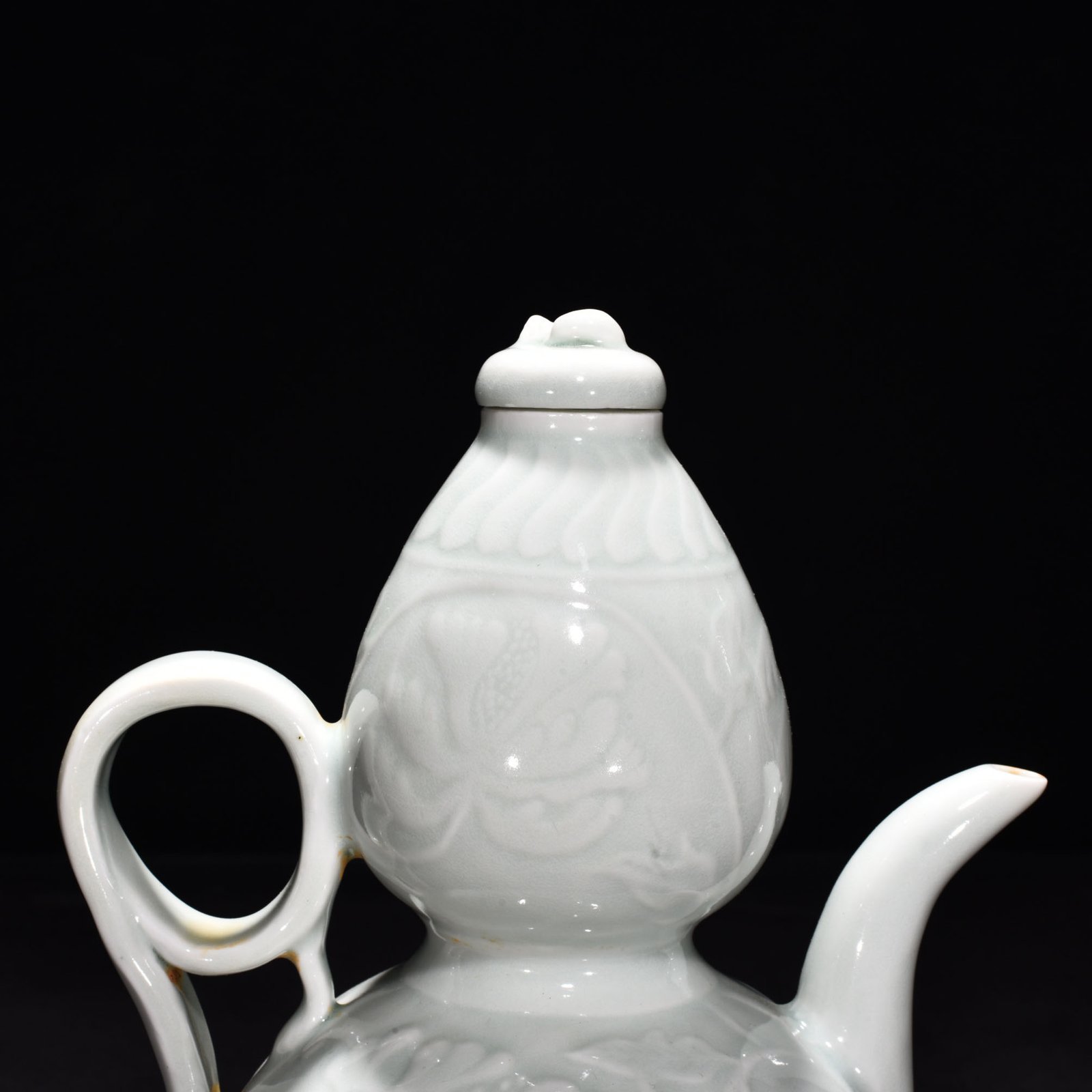 Song Dynasty Hutian kiln shadow-green gourd pot with peony flower pattern