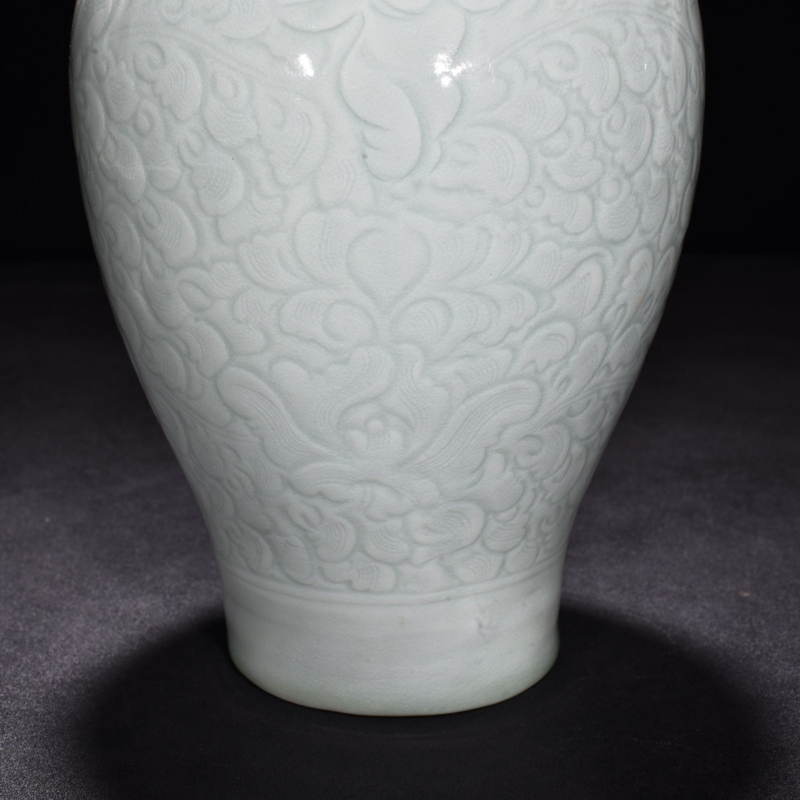 Song Dynasty Hutian Kiln Shadow Blue and White Porcelain Plum Vase