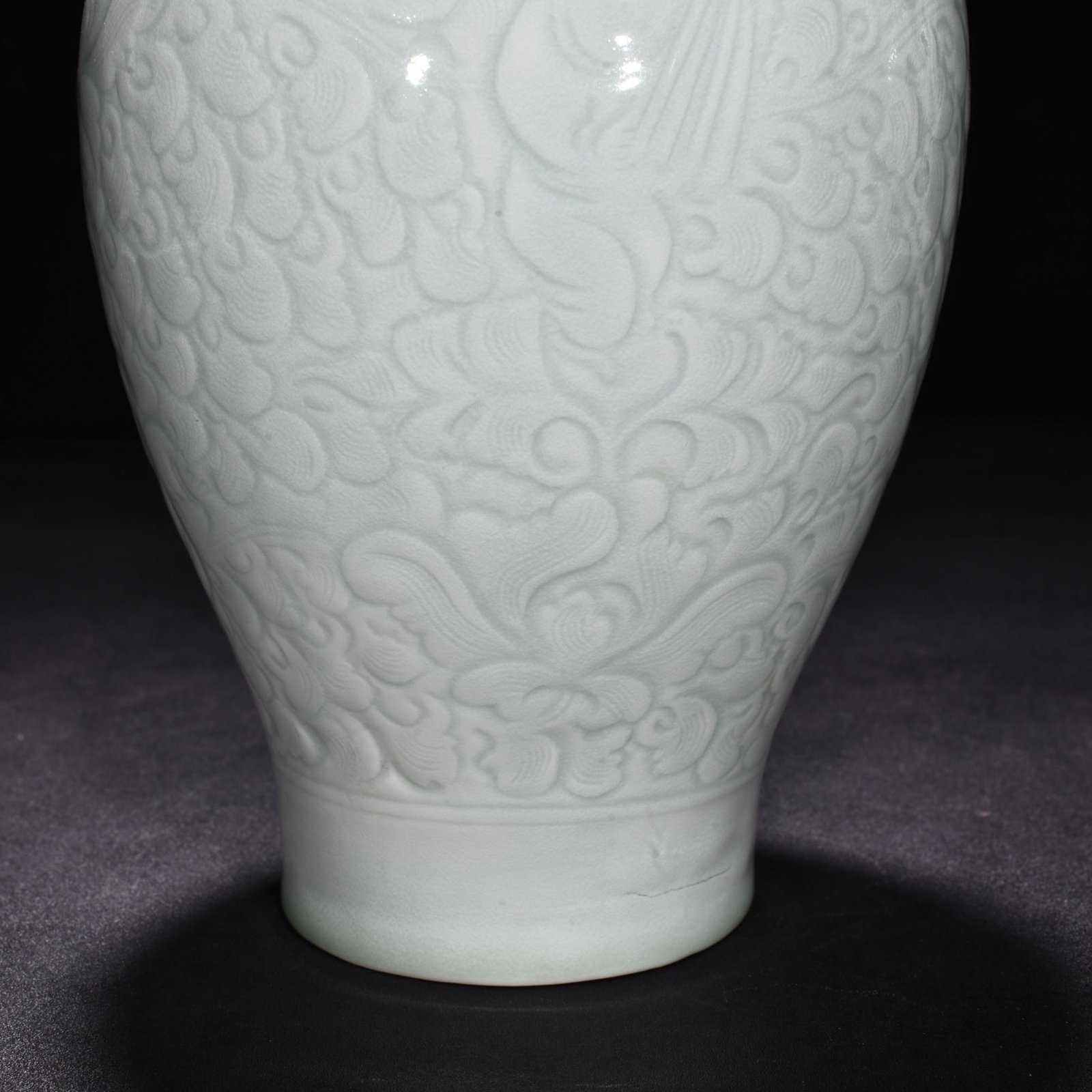 Song Dynasty Hutian Kiln Shadow Blue and White Porcelain Plum Vase