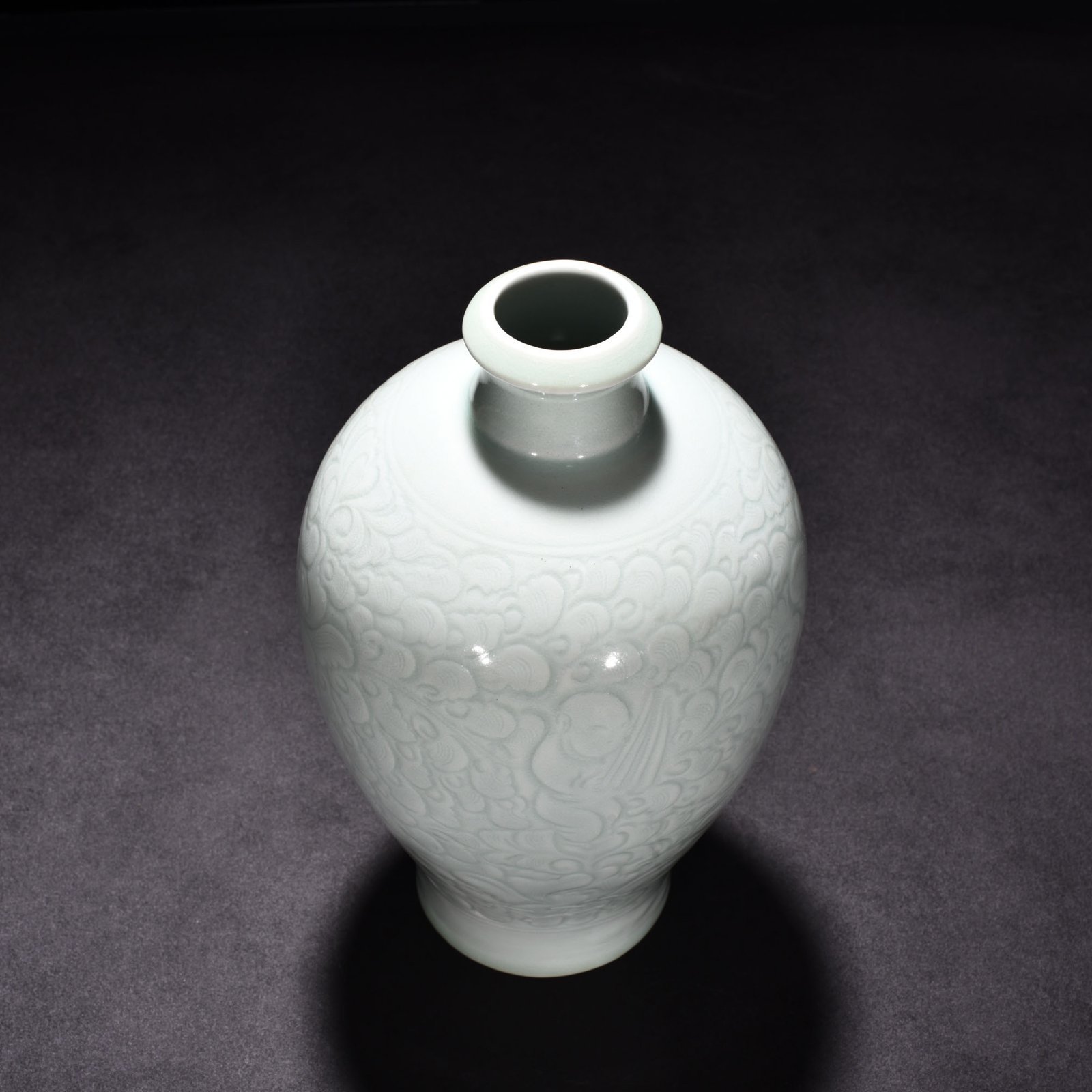 Song Dynasty Hutian Kiln Shadow Blue and White Porcelain Plum Vase