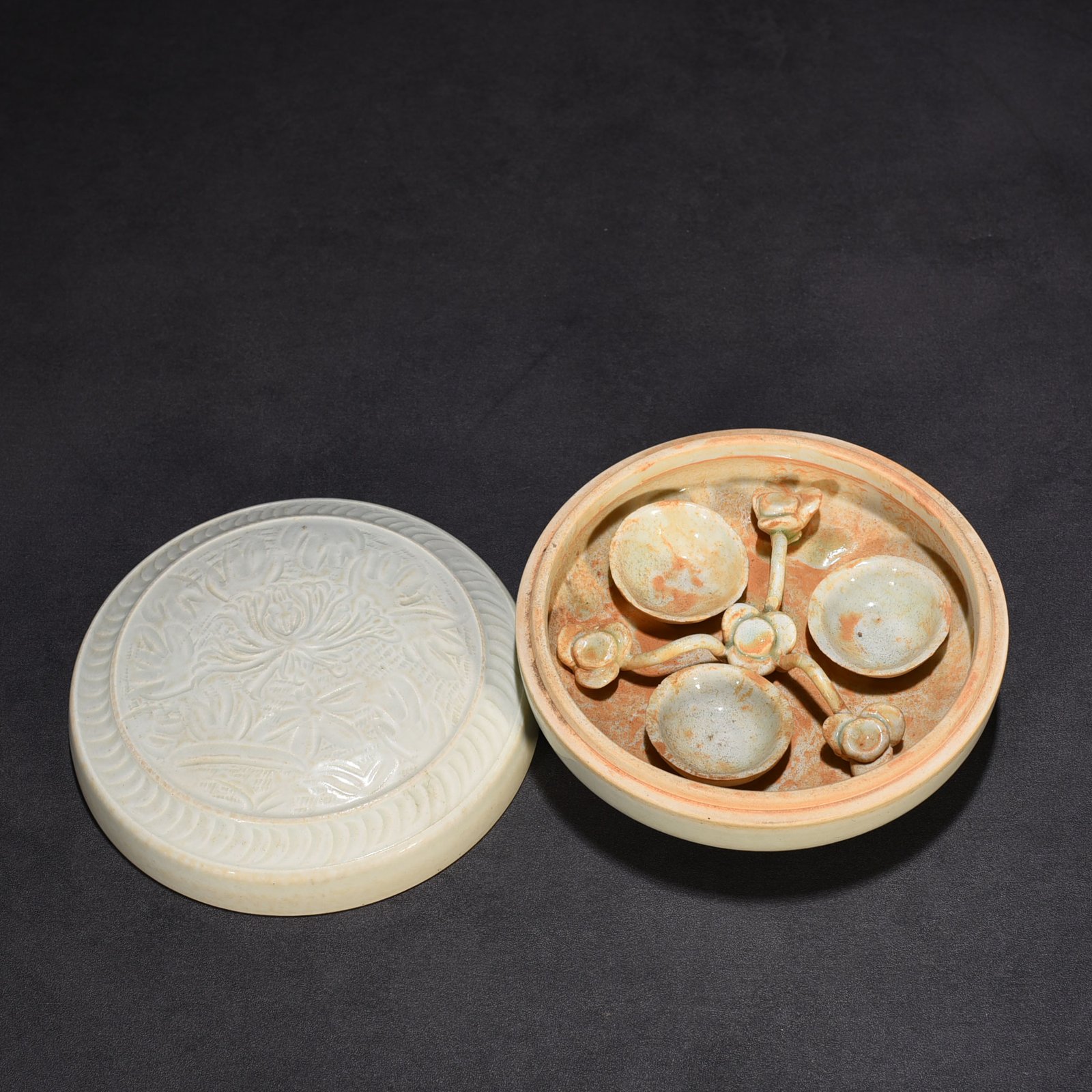Song Dynasty Hutian kiln shadow celadon engraved flower pattern powder box