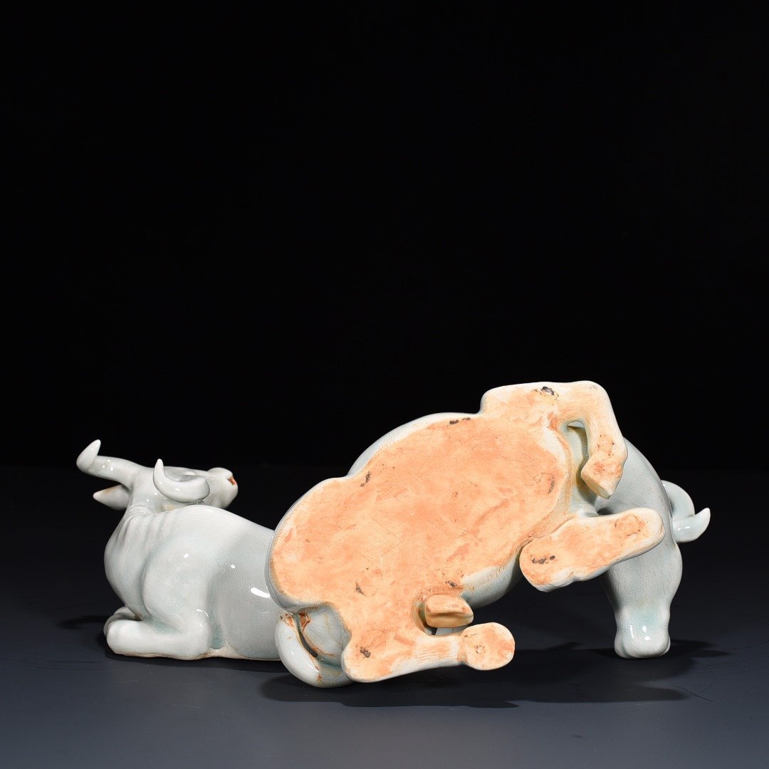 Song Dynasty Hutian kiln shadow celadon glazed cow