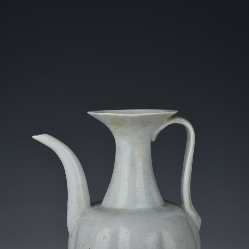 Song Dynasty Hutian kiln shadow green glaze melon edge ewer