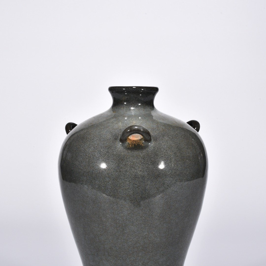 Song Dynasty Xikou official kiln three-series plum vase