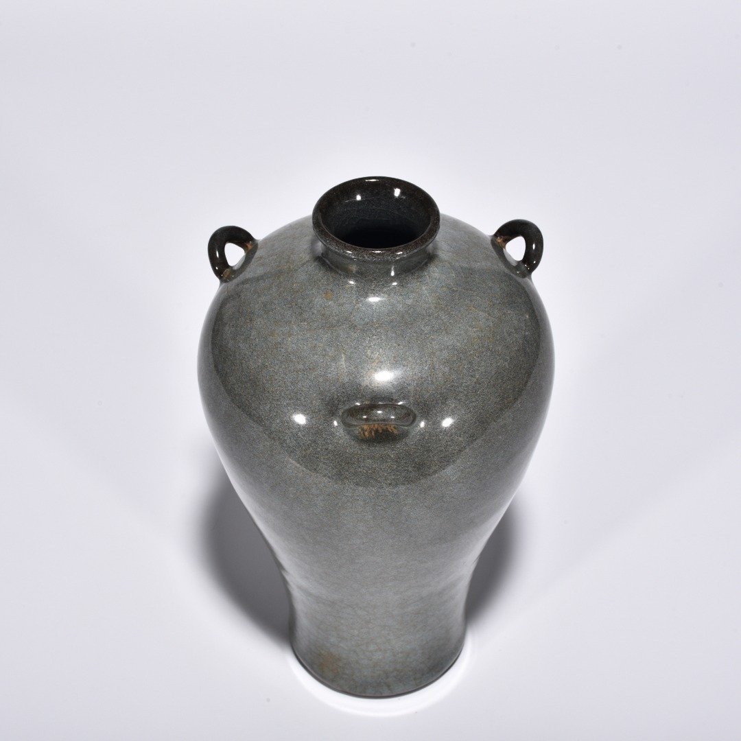 Song Dynasty Xikou official kiln three-series plum vase