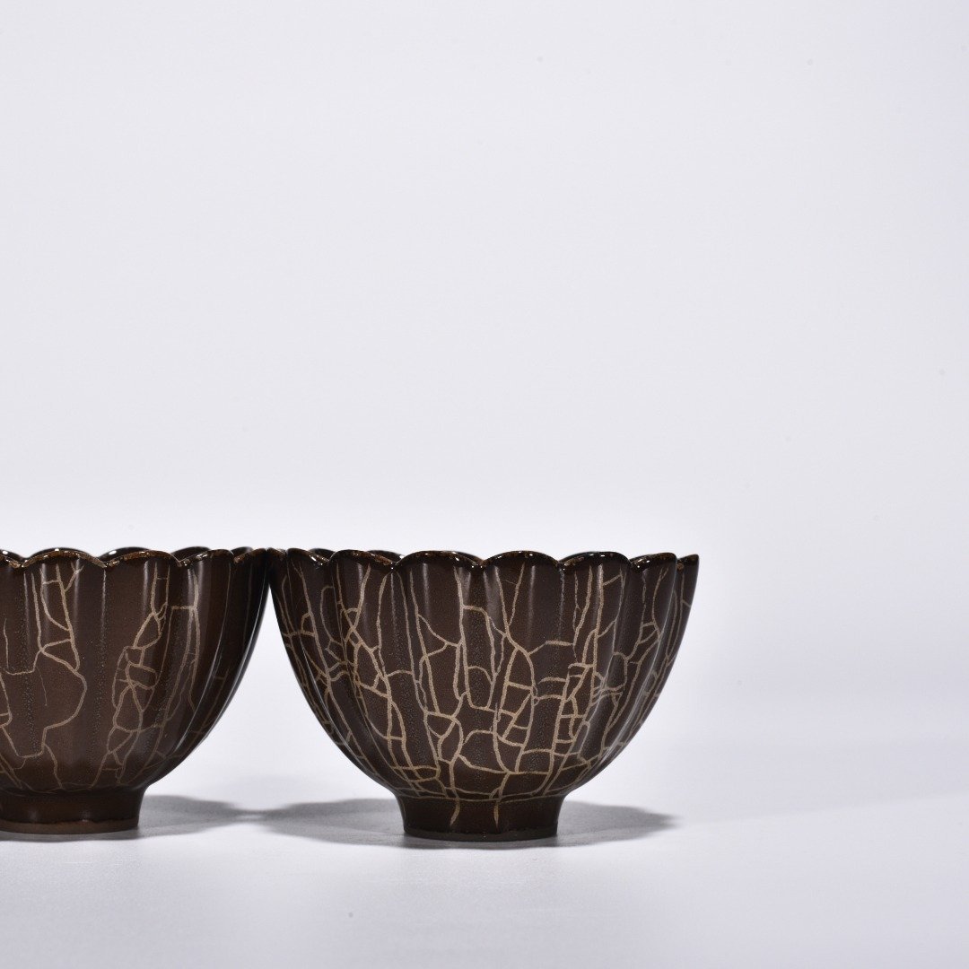 Song Dynasty Xikou official kiln scraped chrysanthemum petal cup