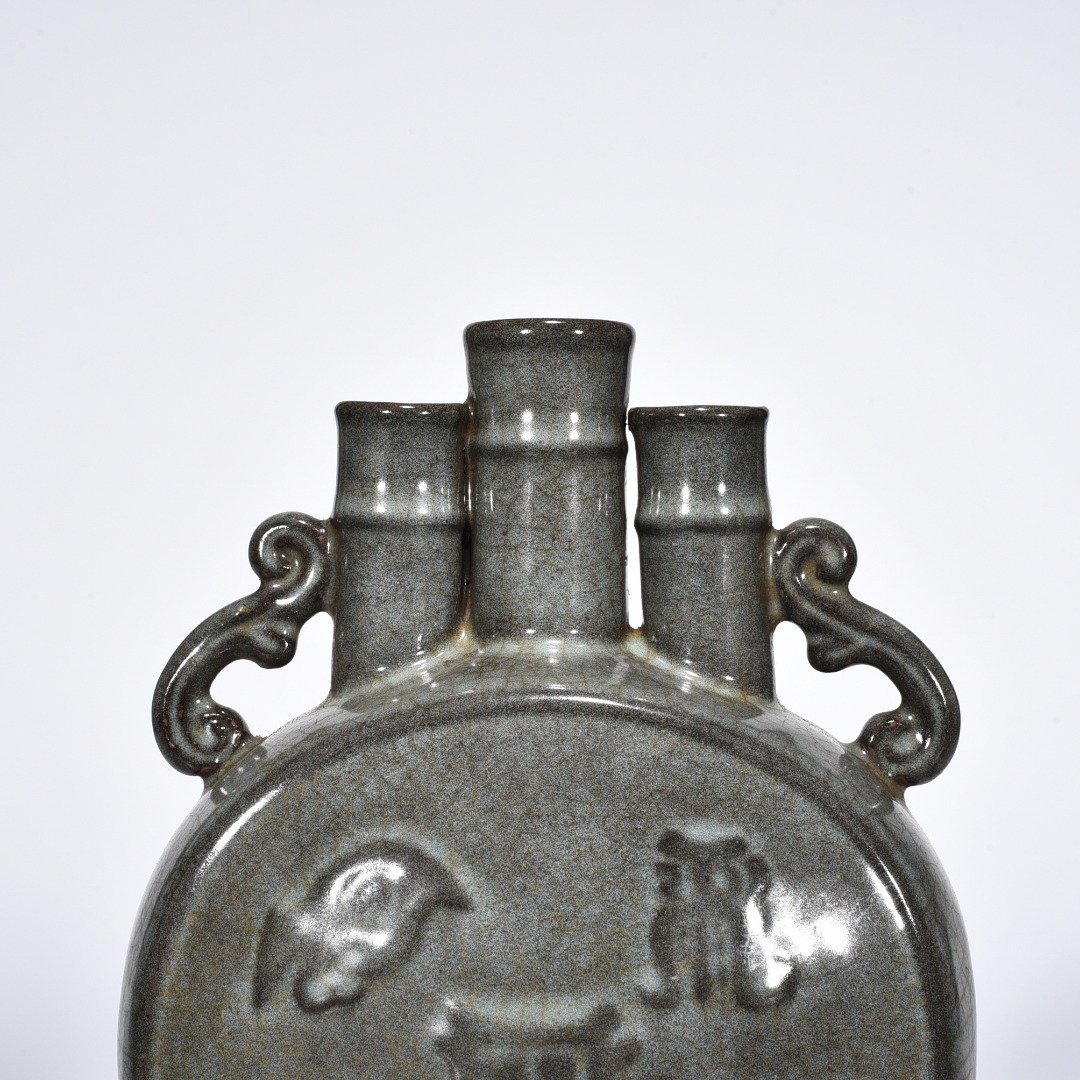 Song Dynasty xikou official kiln three-tube flat bottle