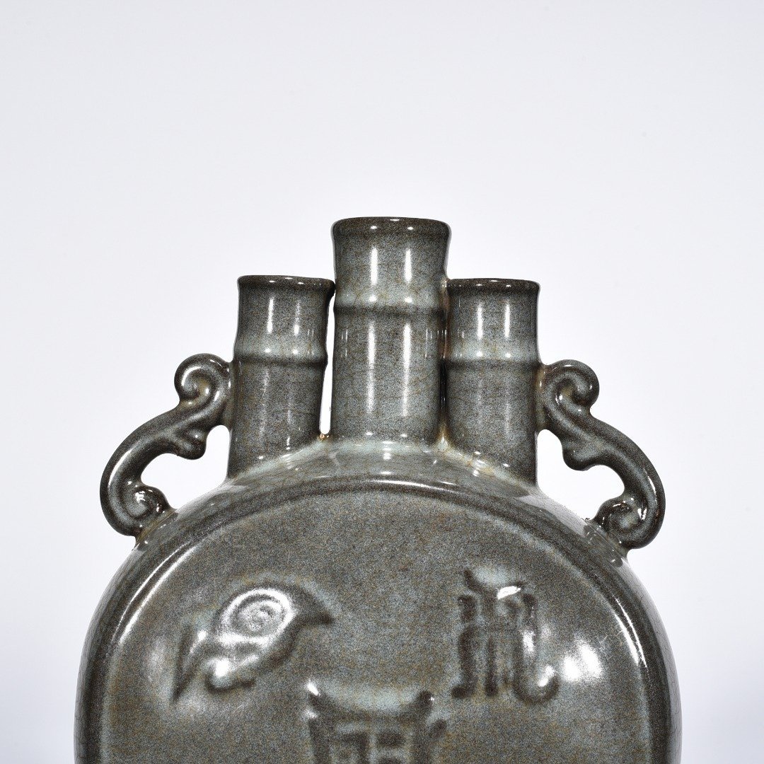 Song Dynasty xikou official kiln three-tube flat bottle