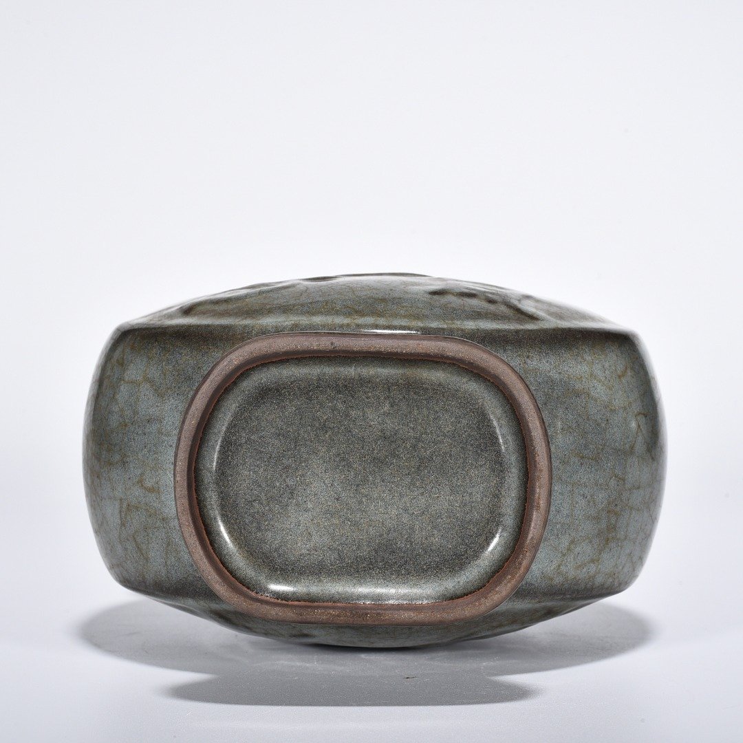 Song Dynasty xikou official kiln three-tube flat bottle