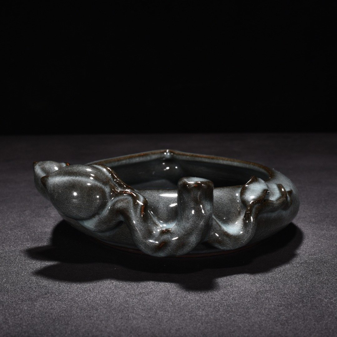 Song Dynasty xikou Official Kiln Peach Washer