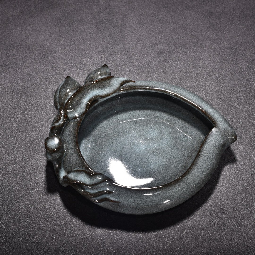 Song Dynasty xikou Official Kiln Peach Washer