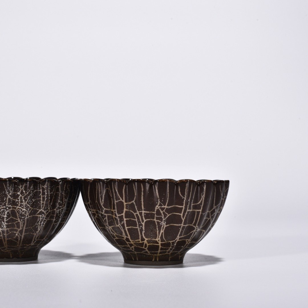 Song Dynasty Xikou official kiln chrysanthemum cup