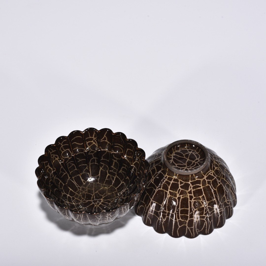 Song Dynasty Xikou official kiln chrysanthemum cup