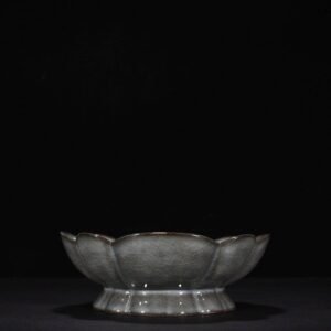Song Dynasty xikou Guan Kiln Kuikou high-footed fruit plate