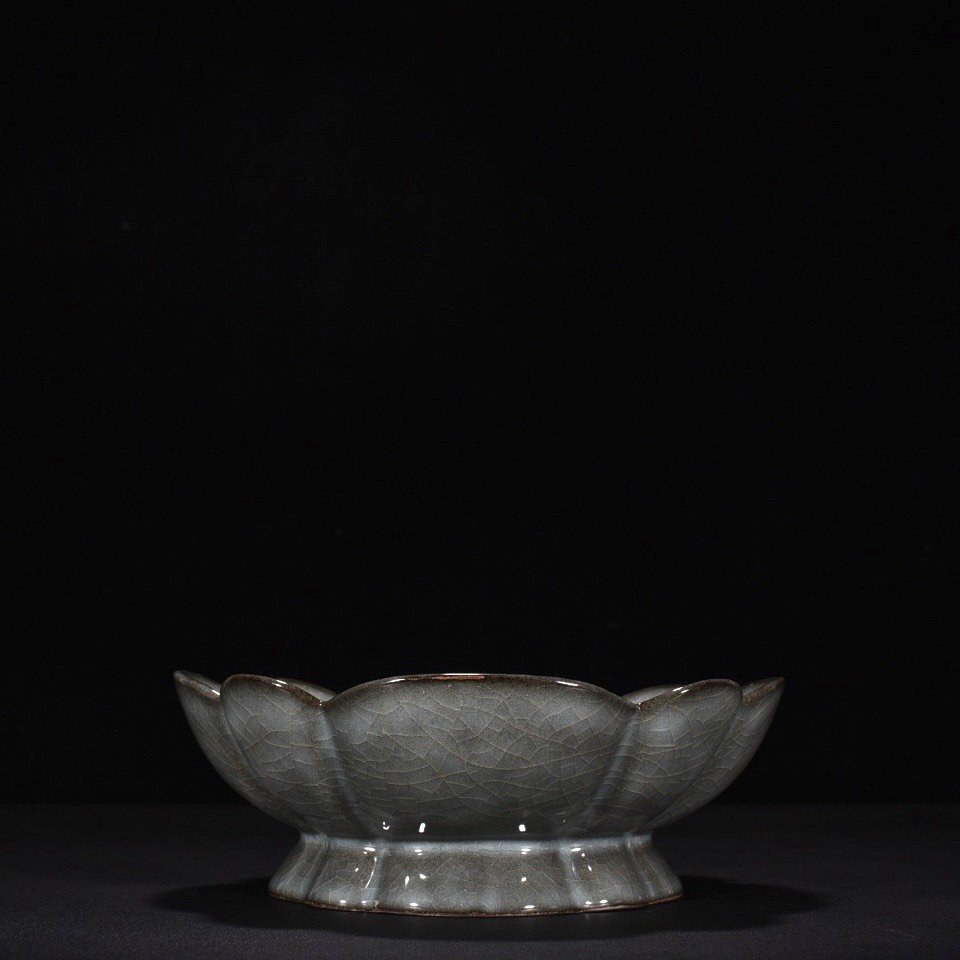 Song Dynasty xikou Guan Kiln Kuikou high-footed fruit plate