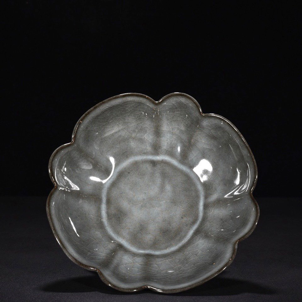 Song Dynasty xikou Guan Kiln Kuikou high-footed fruit plate