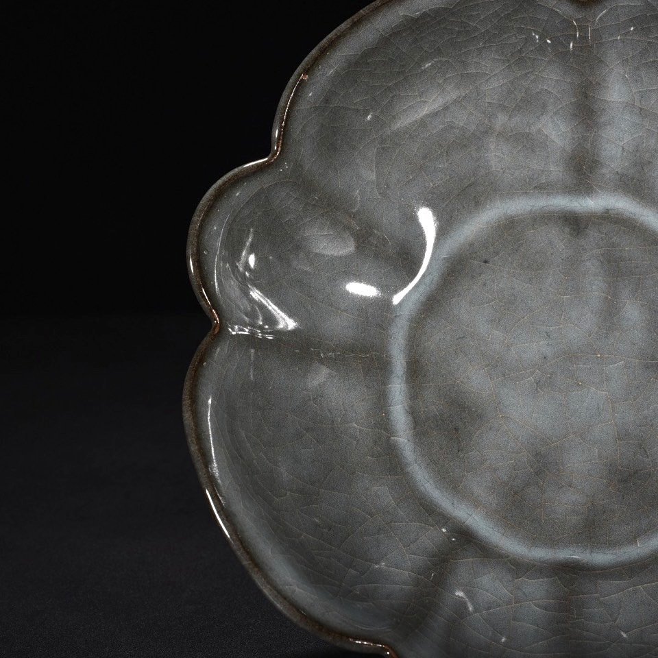 Song Dynasty xikou Guan Kiln Kuikou high-footed fruit plate