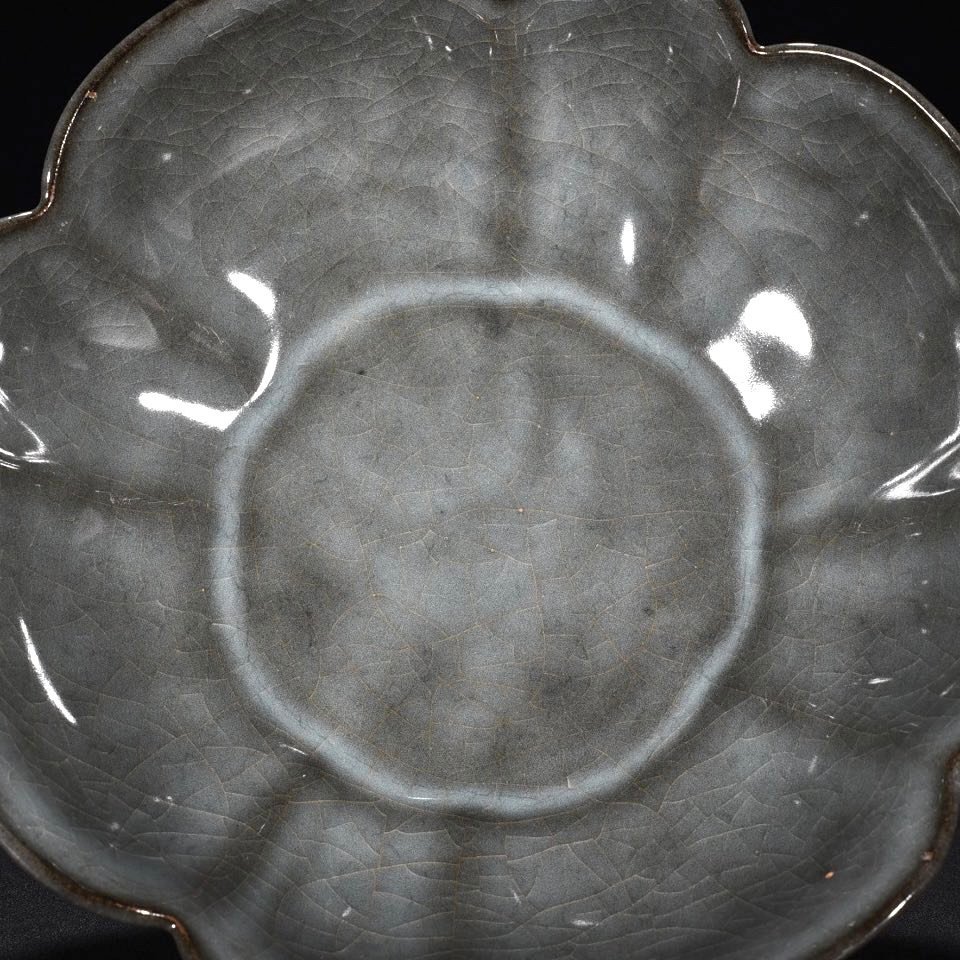 Song Dynasty xikou Guan Kiln Kuikou high-footed fruit plate