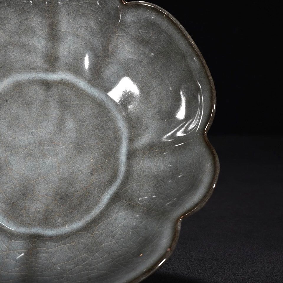 Song Dynasty xikou Guan Kiln Kuikou high-footed fruit plate