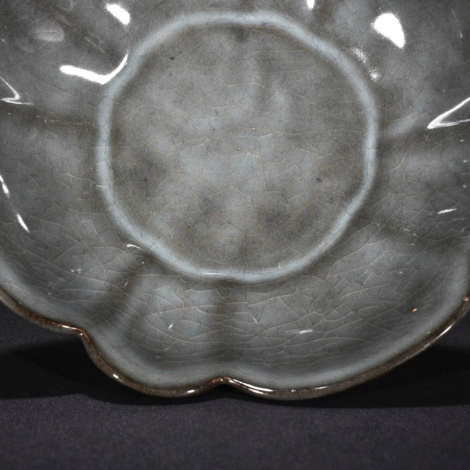 Song Dynasty xikou Guan Kiln Kuikou high-footed fruit plate